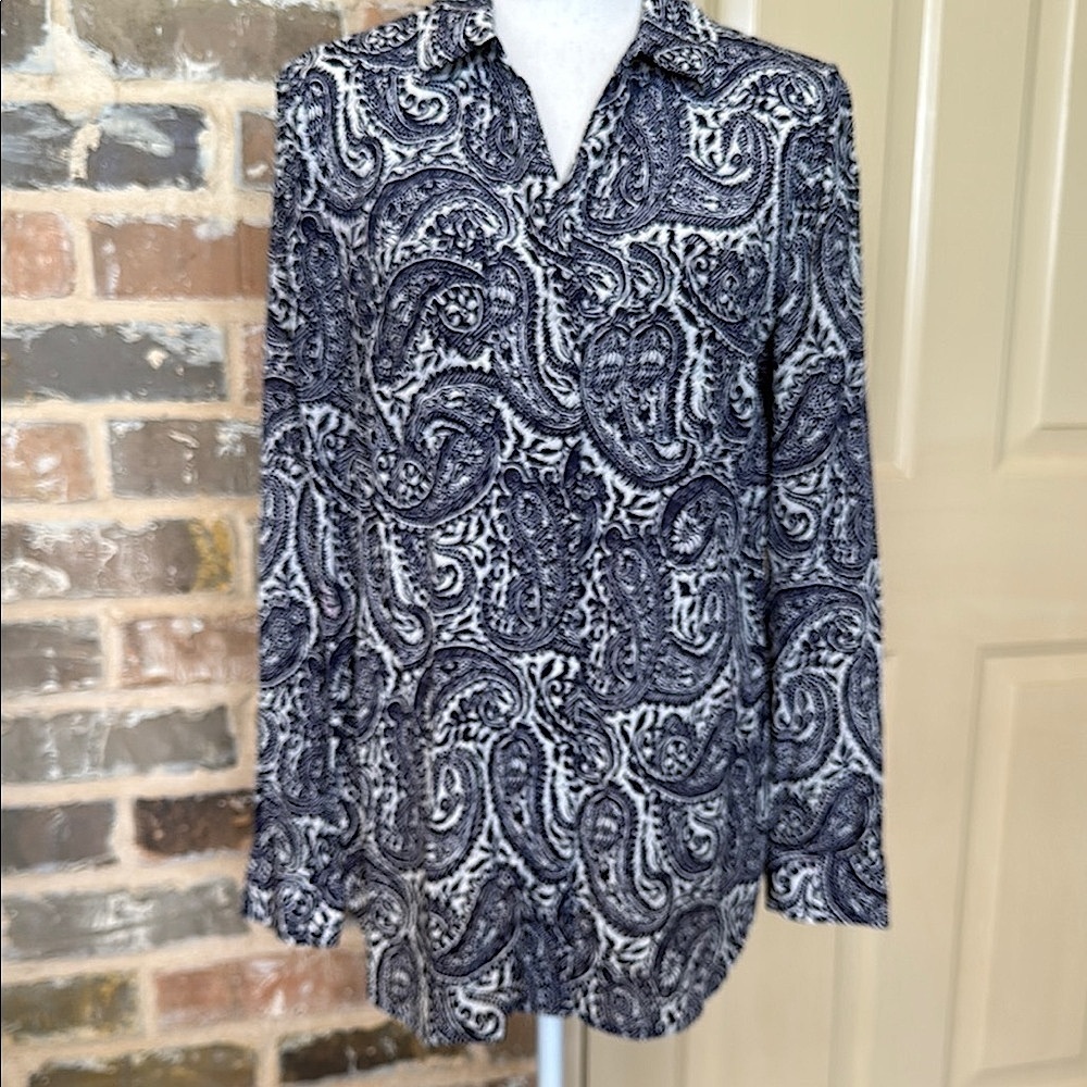 Talbots Navy and White Silk Paisley Shirt Hidden Button Front Sz S - Picture 2 of 12